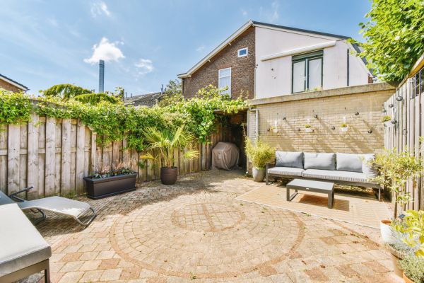 Courtyard Wall Repair in Hollywood